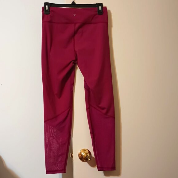 EUC ~ Old Navy Active Go-Dry Fitted Maroon Colored Leggings (Size: Medium) - Picture 3 of 5